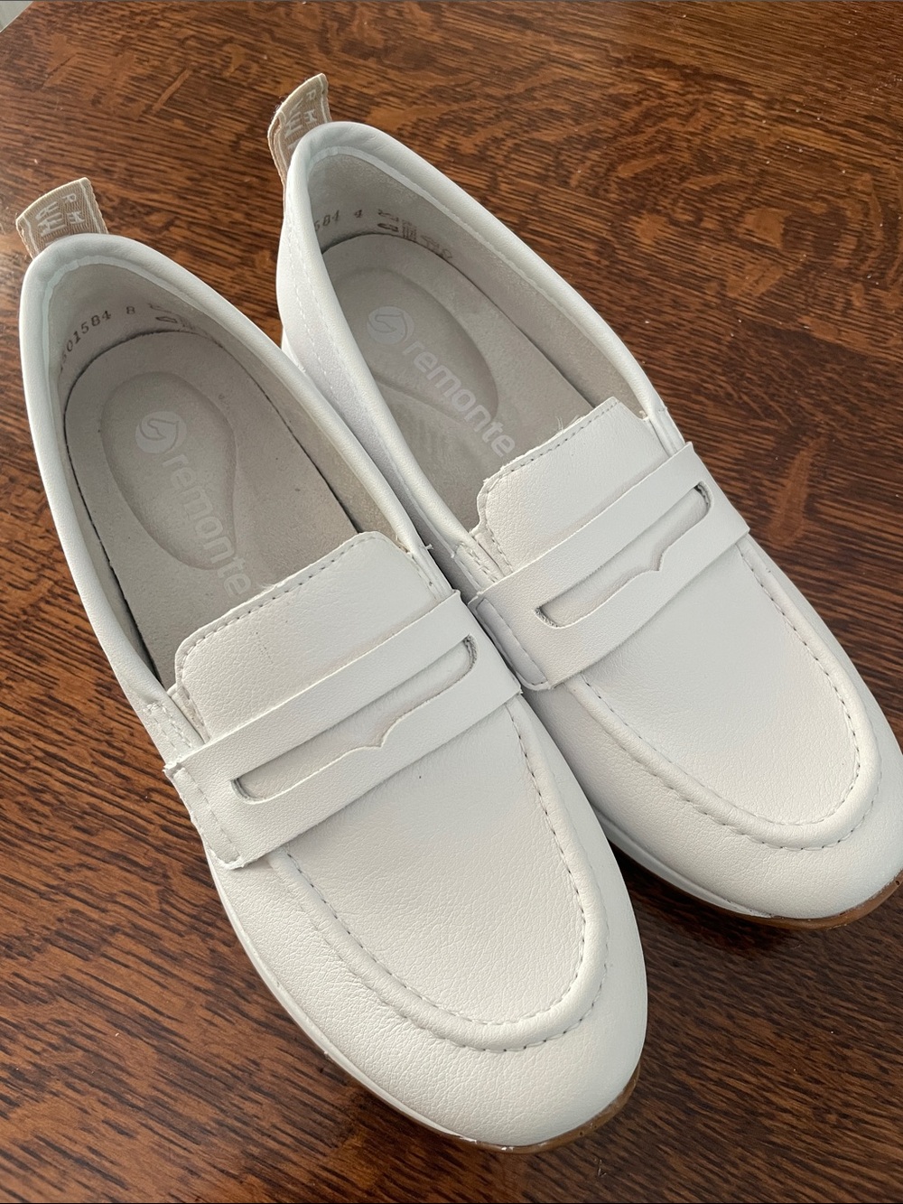 RemonteSoft white leather moccasins loafers size 37 (US 6.5 or 7)